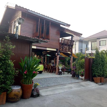 Ruenthip Homestay Бангкок Экстерьер фото