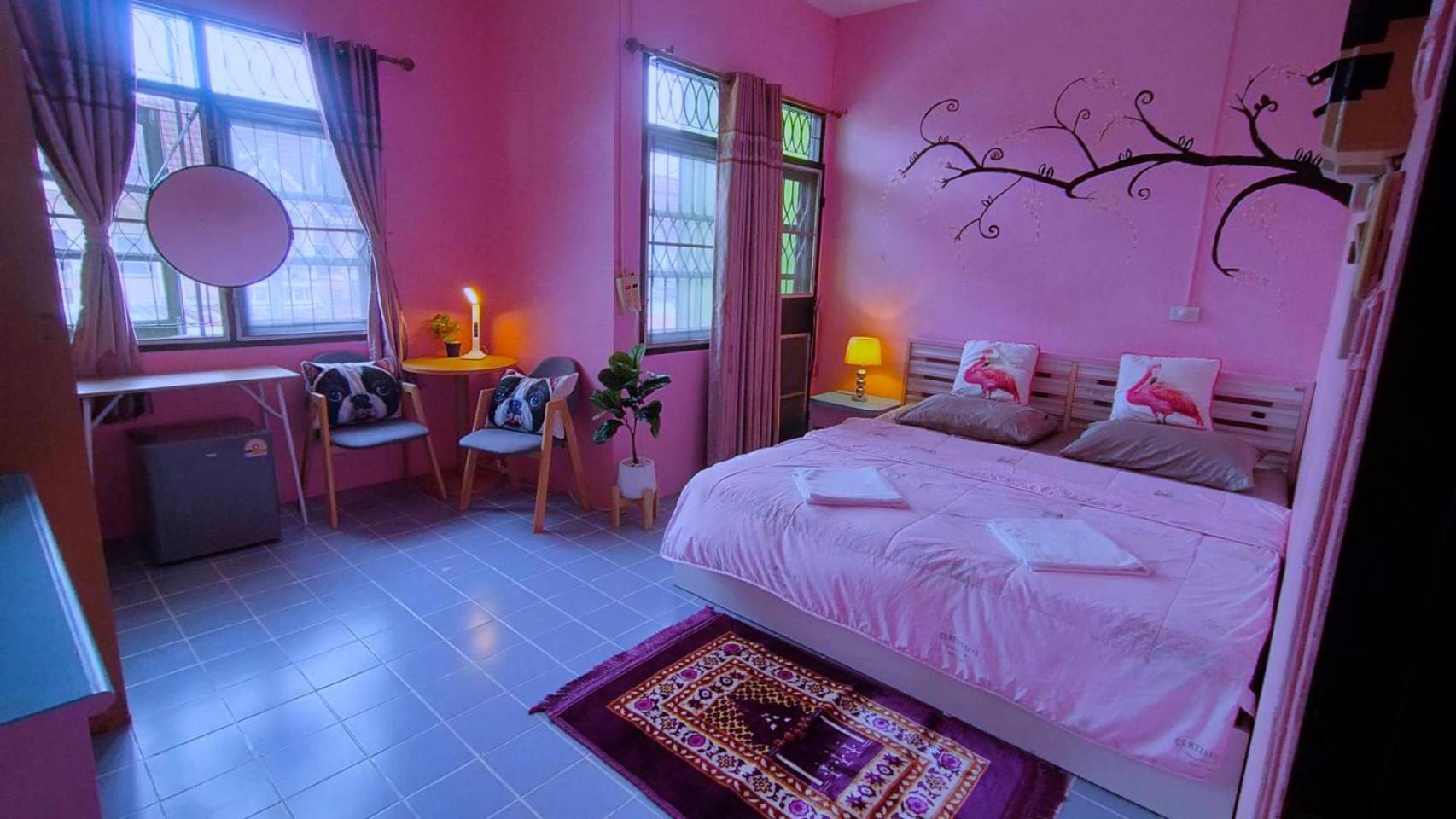 Ruenthip Homestay Бангкок Экстерьер фото